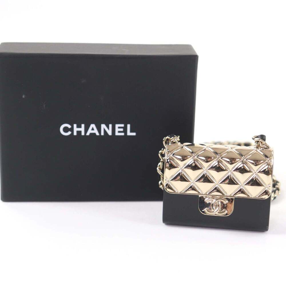 CHANEL Black Leather Logo Pouch - Picture 2 of 11